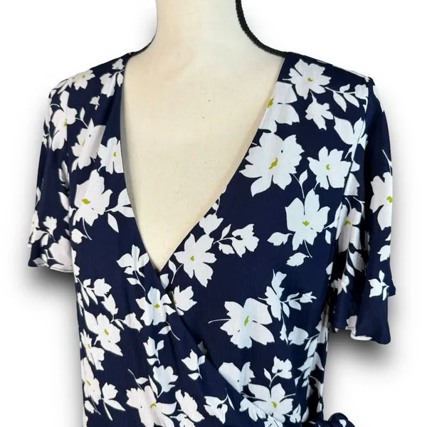 VICI Blue Floral Wrap Mini Dress Vneck Short Sleeve Spring Summer Size Medium - Image 4