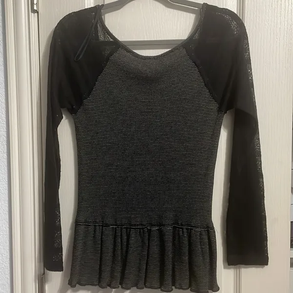 💥LAST CHANCE💥 Free People Black Lace Long Sleeve - Image 4