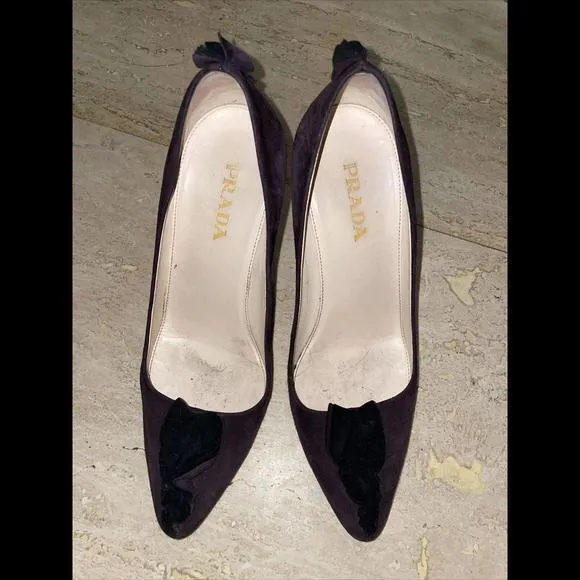 Prada Auth‎ Purple Suede Classic Pump Ruffle Heel 4” Shoe Size 37.5 US 7 - Image 2