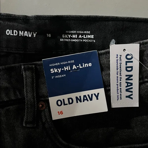 Old Navy NWT 16 Black Denim 3” Inseam Higher High Rise Sky-Hi A-Line Jean Shorts - Image 3