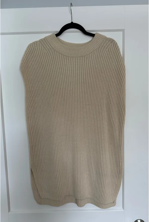 H&M Capped Sleeve Sweater Dress - Image 3