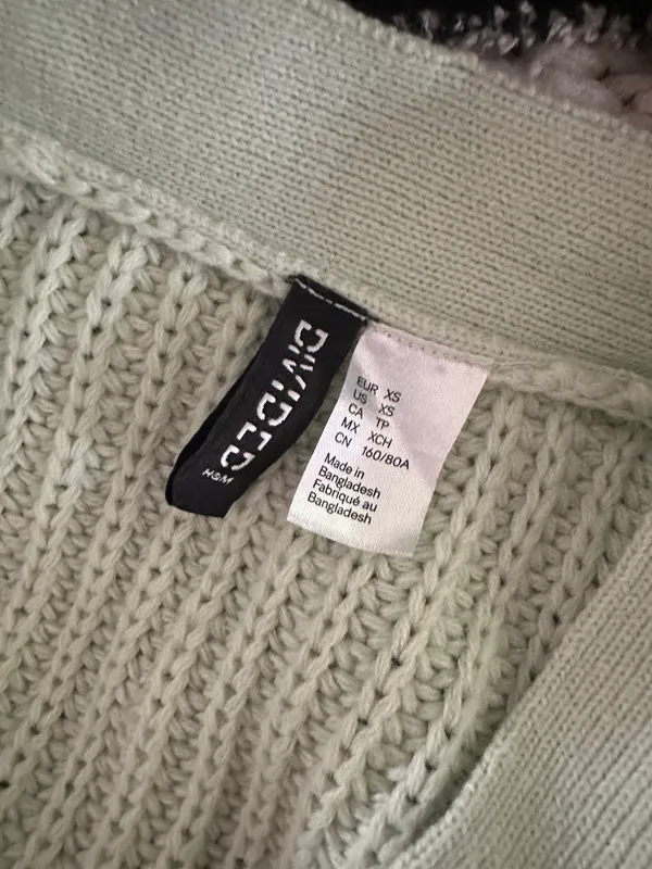 H&M Cropped Green Knit Sweater - Image 2