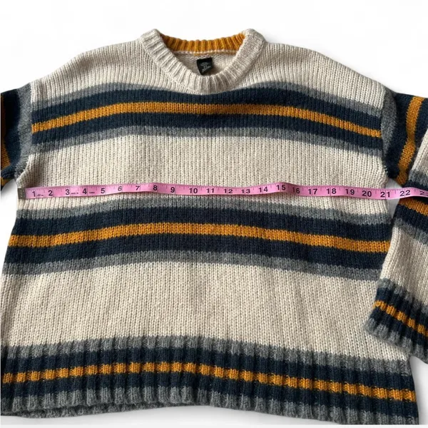 Urban Outfitters sweater - Image 4