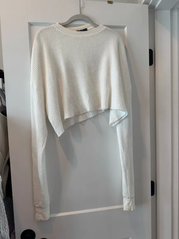 Brandy Melville White Cropped Top - Image 3