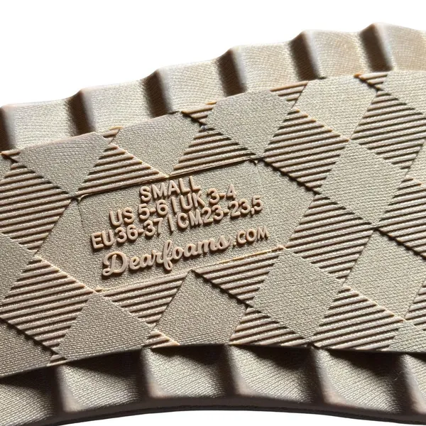 Dearfoams Women's Cream Memory Foam Slippers - Image 3