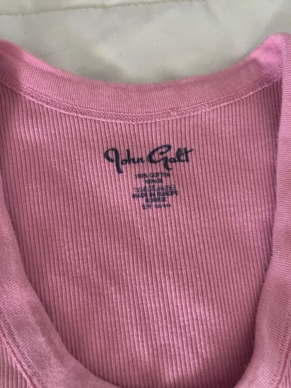 Brandy Melville John galt pink croped tank top ribbed - Image 2