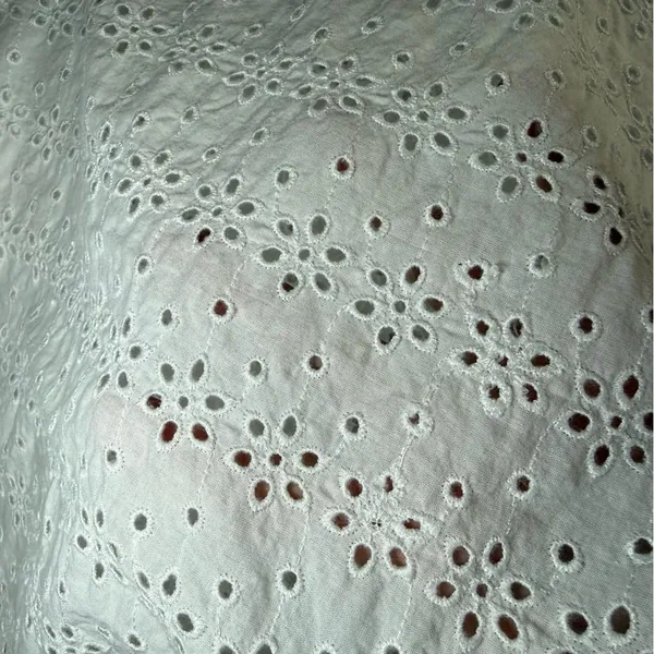 Gap Womens Embroidered White Ruffle Sleeveless Top Blouse Eyelet Size Large - Image 5
