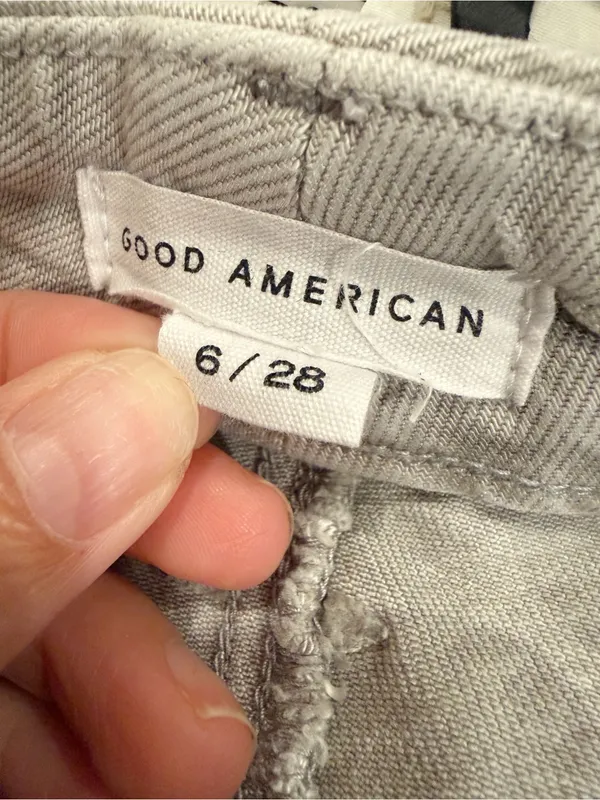 GOOD AMERICAN Good Legs Crop Mini Boot Jeans Amulet003 Grey Wash 6/28 Fray Hem - Image 7