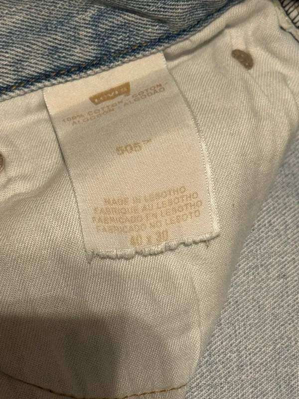 Levi’s Jean Shorts 501 - Image 4