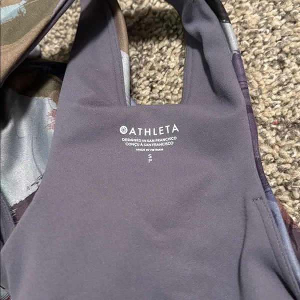 Athleta Conscious Crop Tank Top size small - Image 4