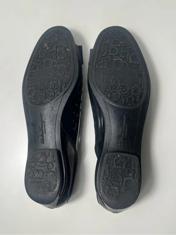Salvatore Ferragamo Nilly Nara Vara Bow Perforated Peep Toe Jelly Flat Slides - Image 11