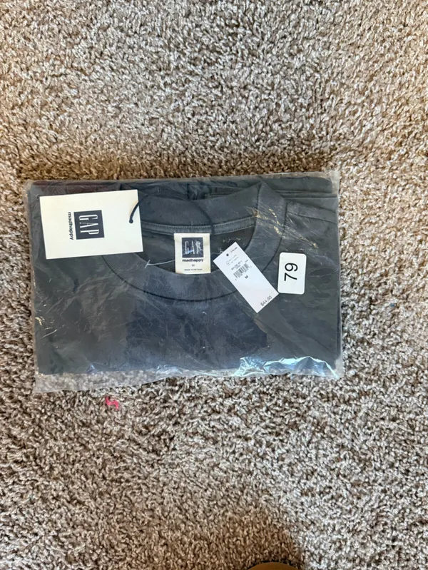 NWT Gap x MadHappy Globe Pocket Short sleeve tee relaxed fit size medium - Image 3