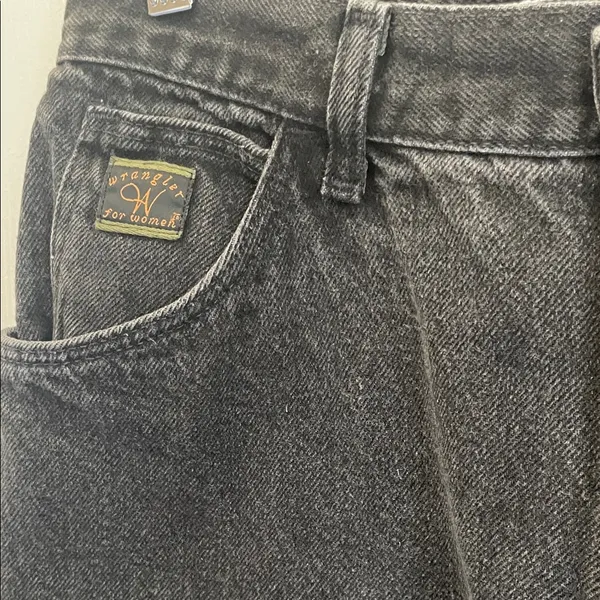 Wrangler Vintage Women's Black Relaxed Jeans - Image 2