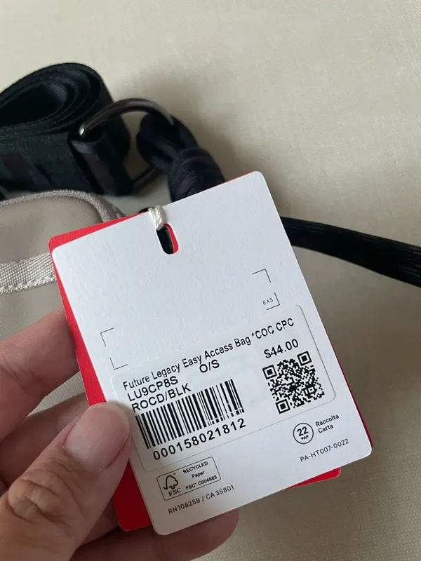 Lululemon Team Canada Future Legacy Easy Access Bag 1.5L COC CPC Logo - Image 3