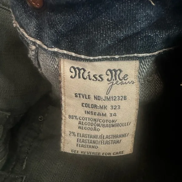 Miss Me jeans size 28/34 signature boot gorgeous jeans mint condition. Preowned - Image 2