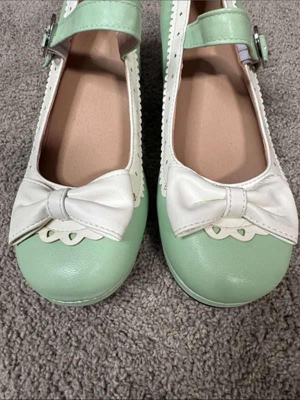 Women’s Green Chunky Heel Mary Jane Pumps Cute Bow & Hearts Round Toe Size 7 NEW - Image 3