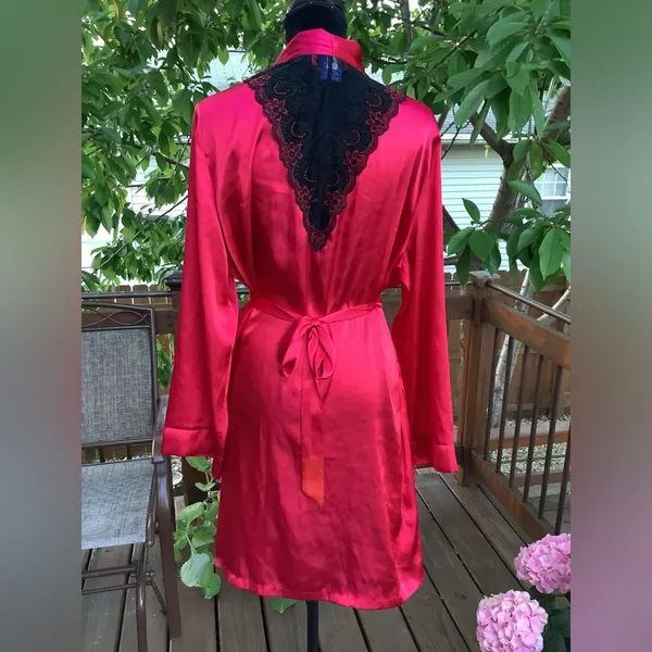 Apt. 9 Nice satin robe 🔥🔥 - Image 2