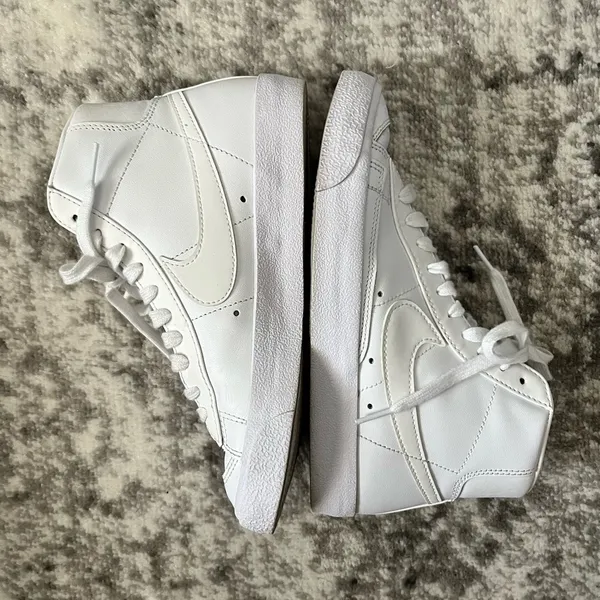 Women’s Nike Blazer Mid '77 Triple White - Image 3