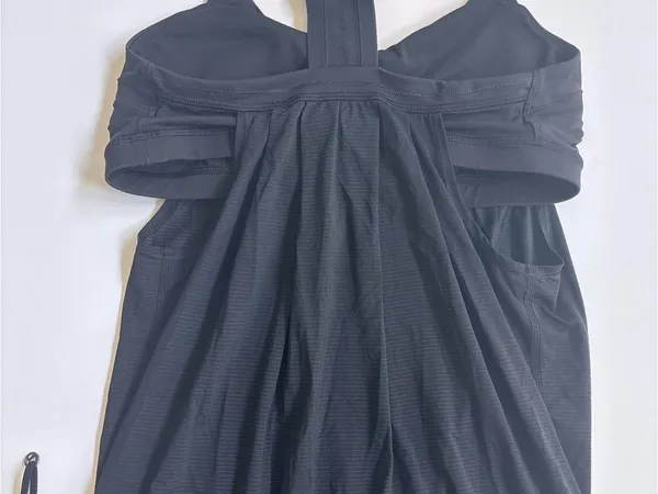 Lululemon No Limits Tank Black Built In Bra Racerback Est Size 6/8 - Image 2