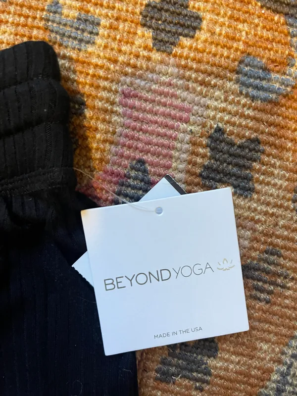 Beyond Yoga Cropped Flowy Pants - Image 2