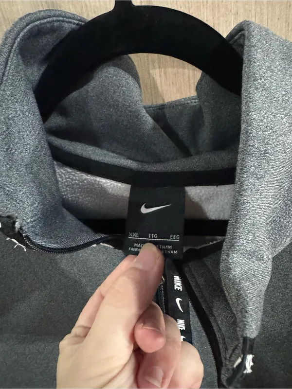 Women’s Nike Cropped Gray and Black Quarter-Zip Sweatshirt Size XL - Image 3