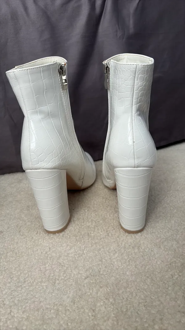 Pretty Little Thing White Boots - Image 4