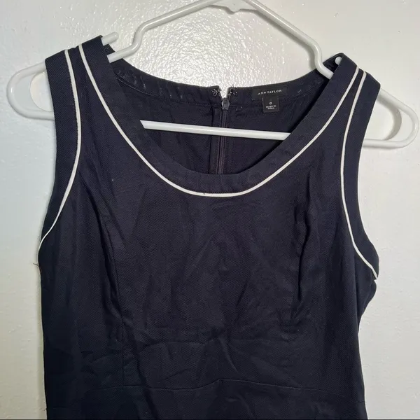 Ann Taylor Women's Size 0 Sleeveless Scoop Neck Blouse Tank Top Navy Blue White - Image 3