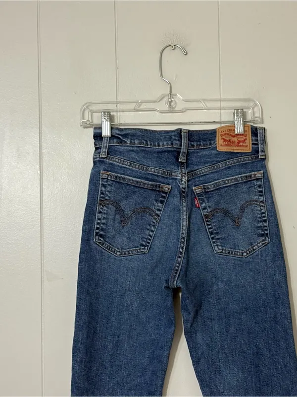 Levi’s Wedgie Straight Jeans Womens 26 High Rise Distressed Raw Hem Blue - Image 6