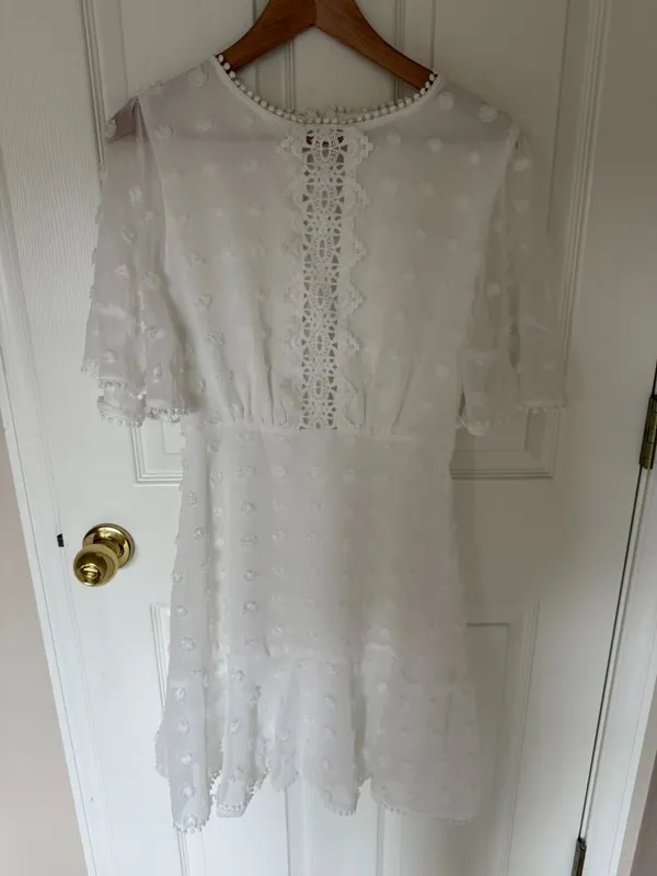 Simplee 1/2 sleeve mini white lace dress in M - Image 2