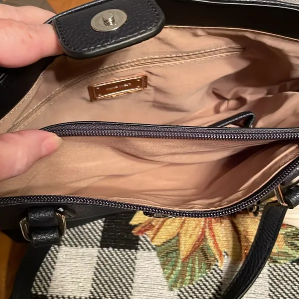 Nine West The Natala Tote features a top zip closure, interior pockets, and shoulder strap - Image 9
