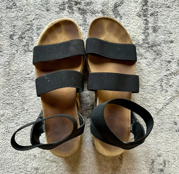 Steve Madden Black Platform Sandals - Image 4