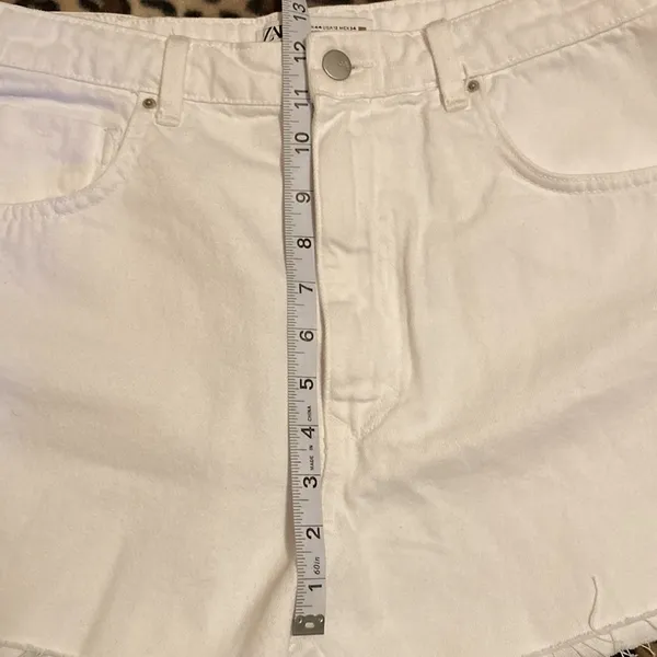 ZARA Shorts White Jean Shorts Women’s Size 12 Distressed Edging Side Slit Shorts - Image 12