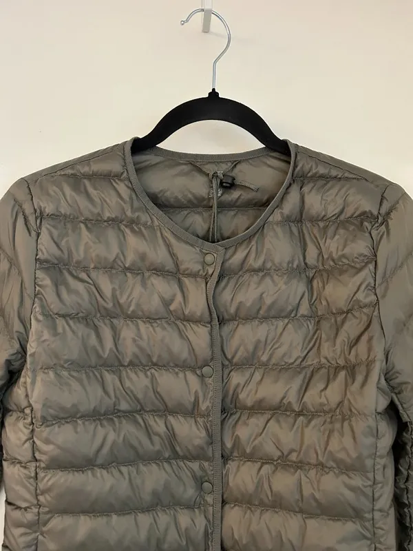 Uniqlo Women's Ultra Light Down Compact Packable Puffer Jacket in Green Gray S - Image 3