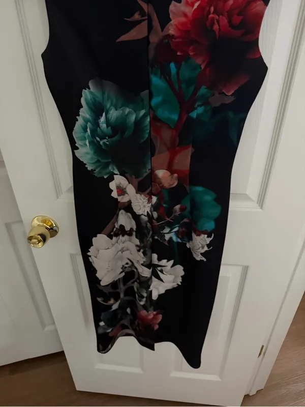 Black Floral Bodycon Dress Size 6 - Image 8