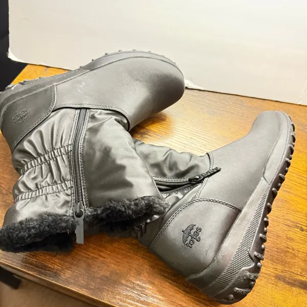 Women's Black TOTES Winter Boots Size 6 - Image 3