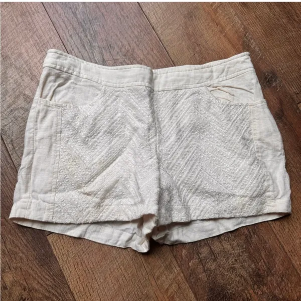 Texture Ivory/Cream Summer Shorts / Size Medium but runs small (like size 26) - Image 2