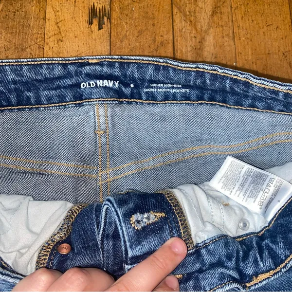 Old Navy Blue Denim Frayed Hem Mini Skirt Higher High Rise 6 Whiskered - Image 5