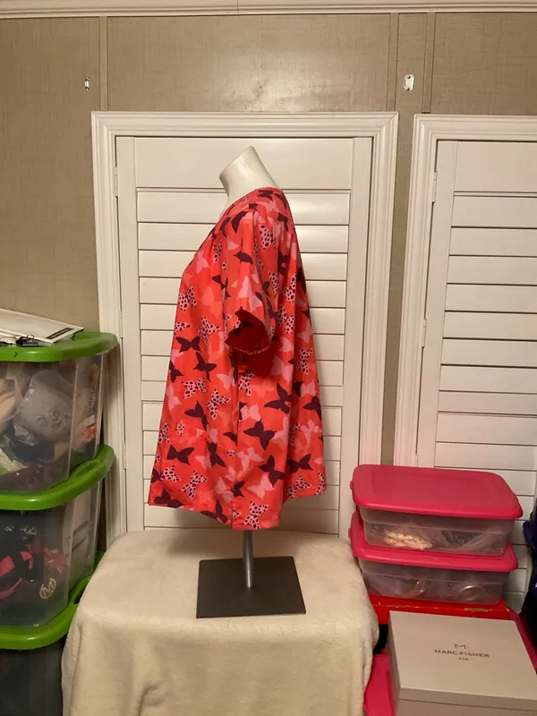 SB Scrubs Top Women’s S Winter Themed Red V-Neck Pullover Cotton - Image 4