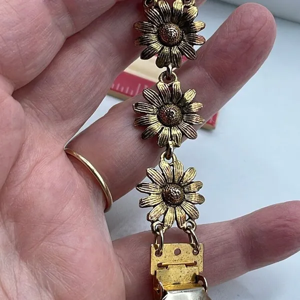 Vintage sunflower cape sweater clip. - Image 5