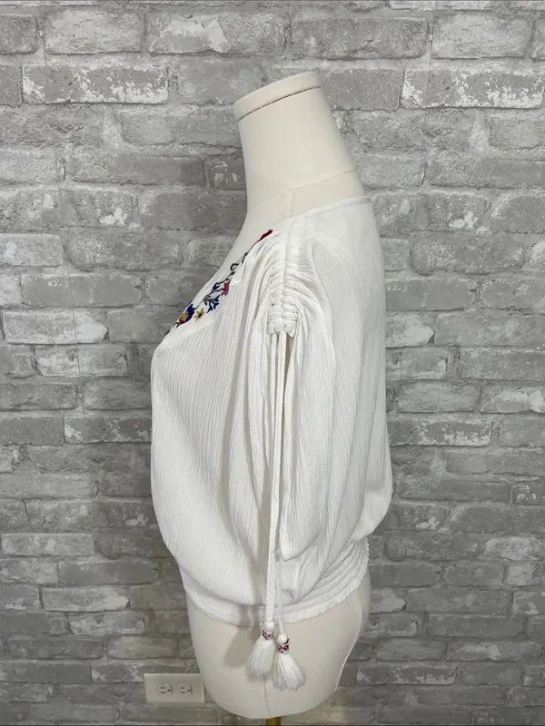 Band of Gypsies White Embroidered V-Neck Peasant Top - Image 2