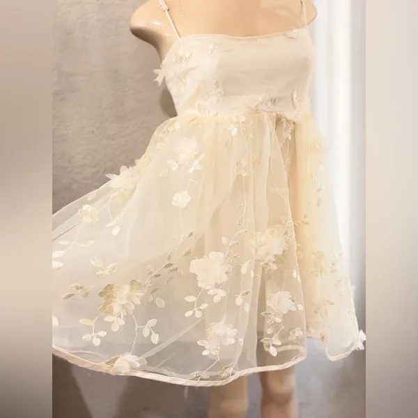 The Vintage Shop Cream Spaghetti Strap Floral Bridal Gown Size S - Image 4