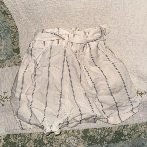 NWOT Wilfred by Aritzia 100% Linen Striped Shorts‎ Size 4 - Image 2