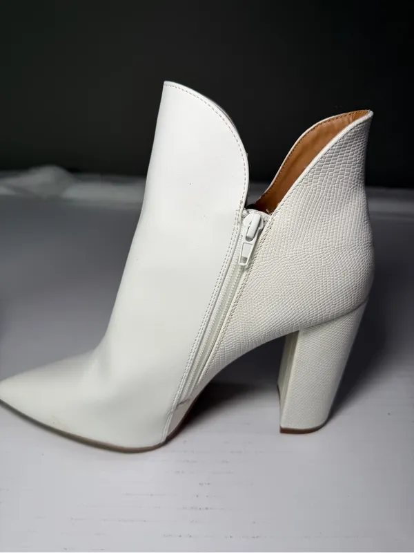 Qupid White Pointed Toe Ankle Booties with Block Heel - Image 6