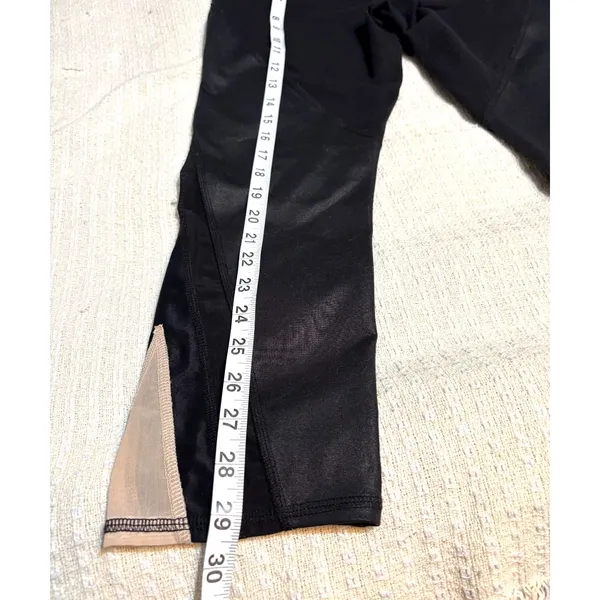 Alo Yoga Black Cropped Leggings Mesh Panel Athletic Capri Pants Women’s S/M - Image 3