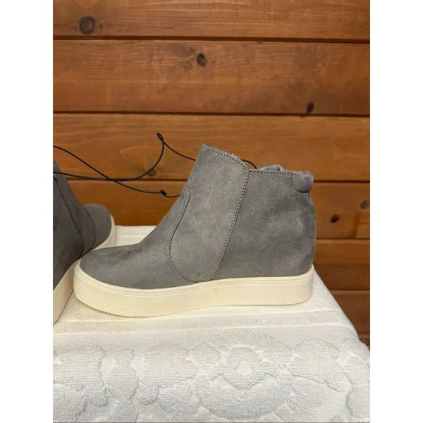 Universal Thread Gray Faux Suede Booties Sz 6.5 NWT - Image 5