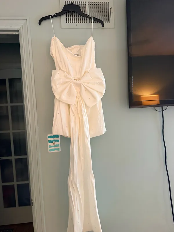 Small, short, white, pearl bow dress - Image 2