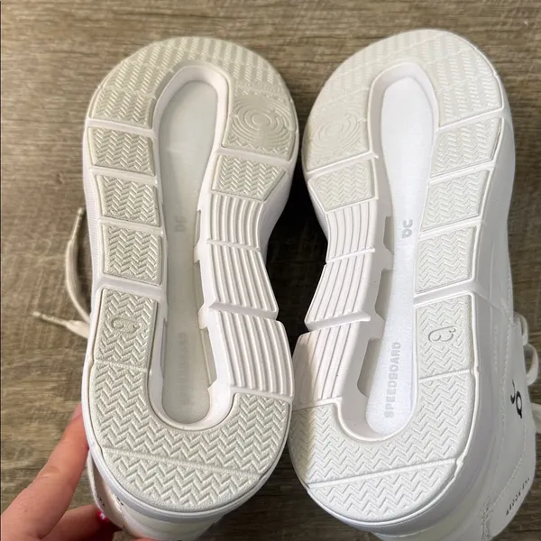 Women’s On The Roger Clubhouse Mid Size 8.5 - Image 6