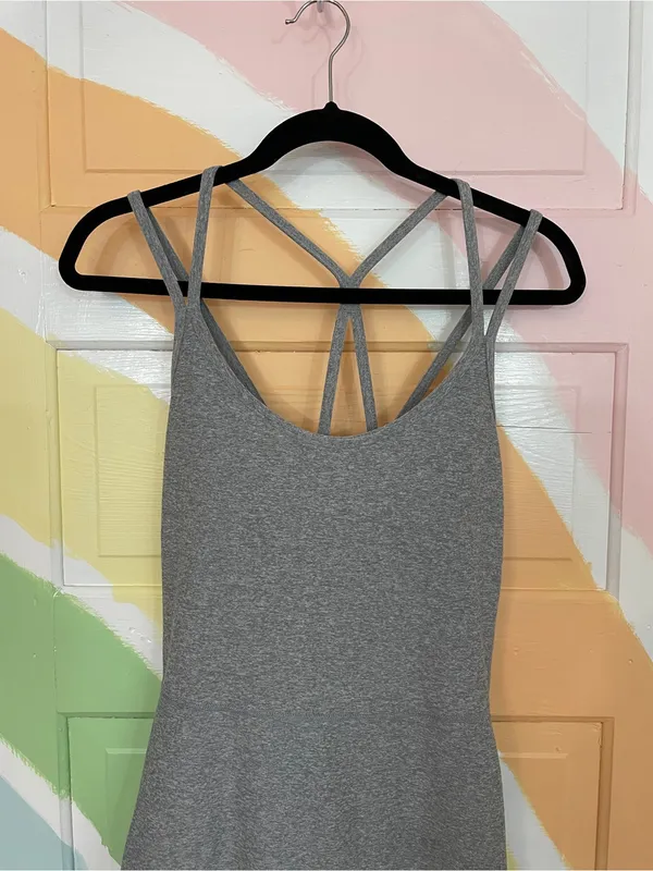 NWT Old Navy Active Cloud + Strappy Athletic Dress Shorts Bra Gray Sz L 🧡🎀 - Image 4