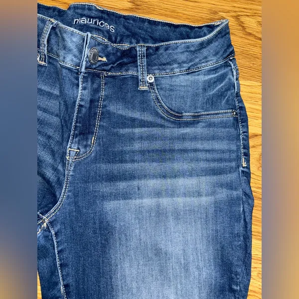 Maurices Distressed Cropped Cuffed Jeans Women’s Size Medium Regular - Image 5