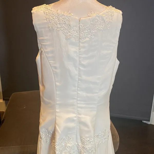 Women’s White Chiffon Formal Dress Floral Lace Detail & Matching Jacket Size 14 - Image 6